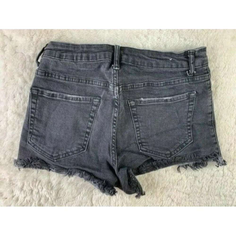 Forever 21 Size 26 Womens Shortie Shorts Black Wash Stretch Raw Hem Mid Rise